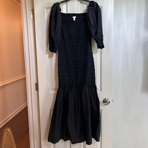H&M Stretchy Dress with Puffy Sleeves in Black